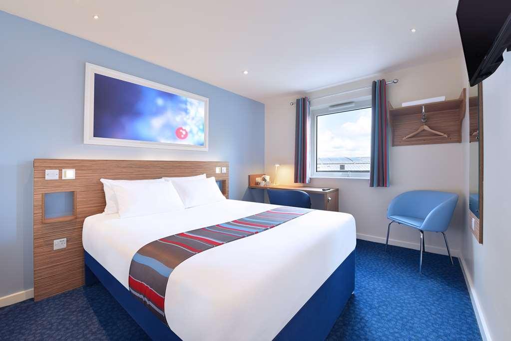 Travelodge High Wycombe Central Room photo