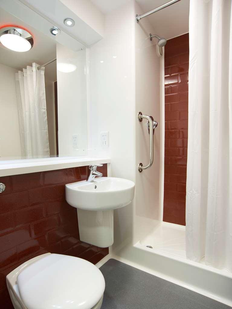 Travelodge High Wycombe Central Room photo