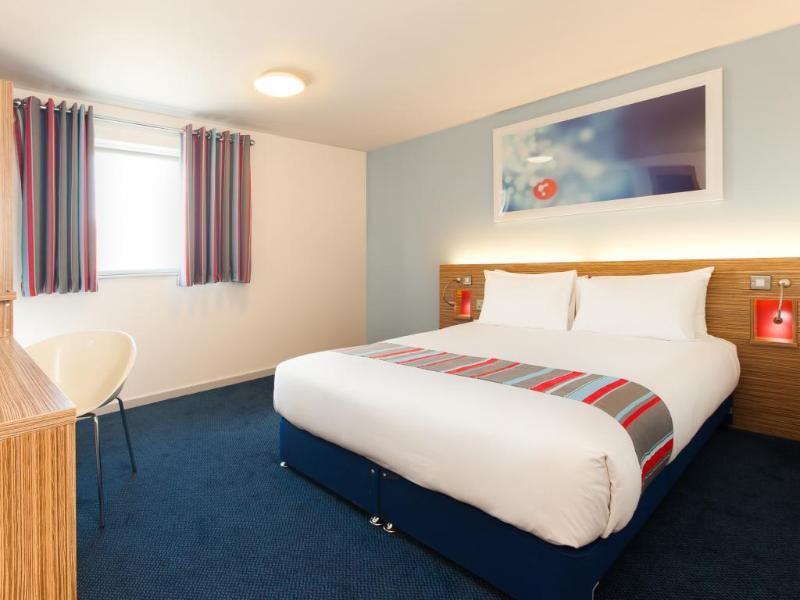 Travelodge High Wycombe Central Exterior photo