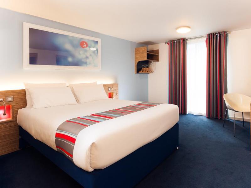 Travelodge High Wycombe Central Exterior photo