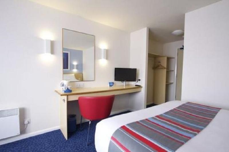 Travelodge High Wycombe Central Exterior photo