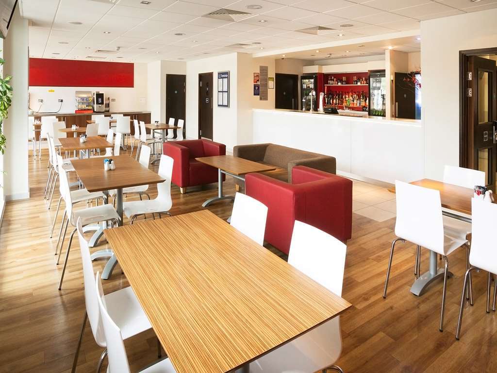 Travelodge High Wycombe Central Restaurant photo